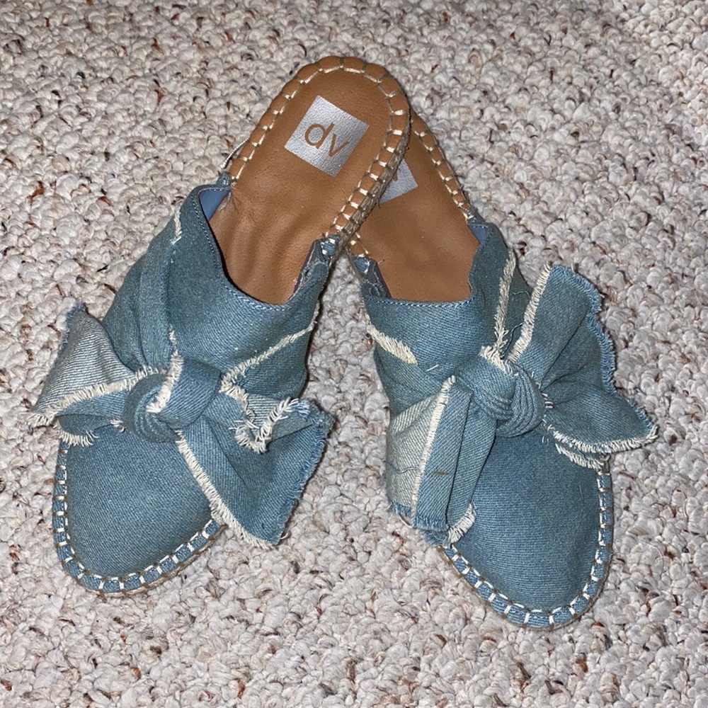 Bow slip ons